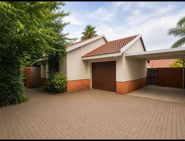 2 BEDROOM TOWNHOUSE FOR SALE IN AMBERFIELD
